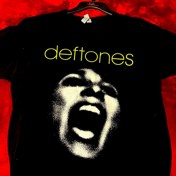 DEFTONES Band Spring 2022 Tour Merch T-Shirt - Picture 1 of 2